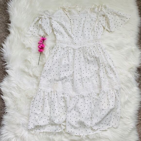 Ina white dress  - Picture 2 of 7